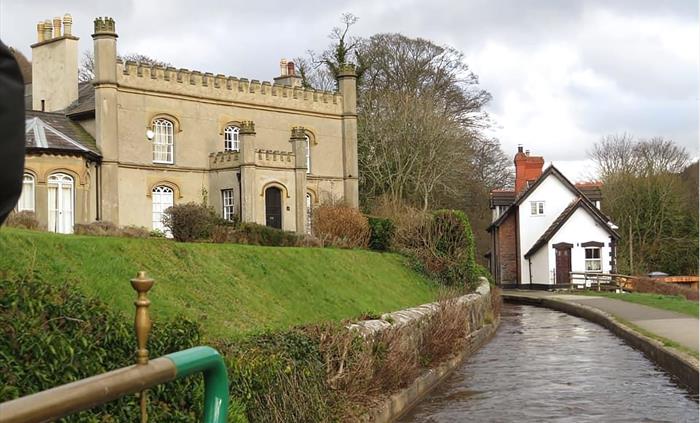 A scenic view of historic dwellings situated on the Llangollen canal.